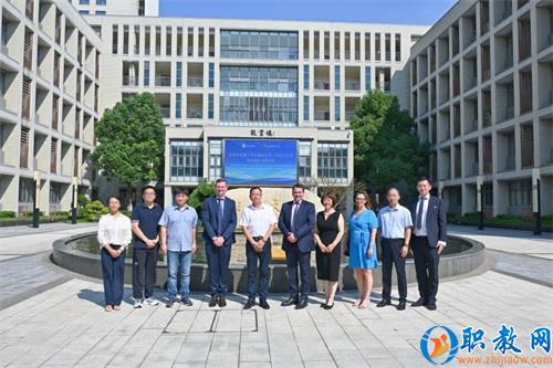 图片 12 图片 12
